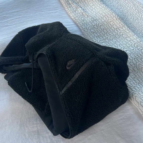 Men’s Nike Sherpa jacket. Perfect condition!  Small. Pockets. Zipper. Hoodie. - Picture 6 of 6